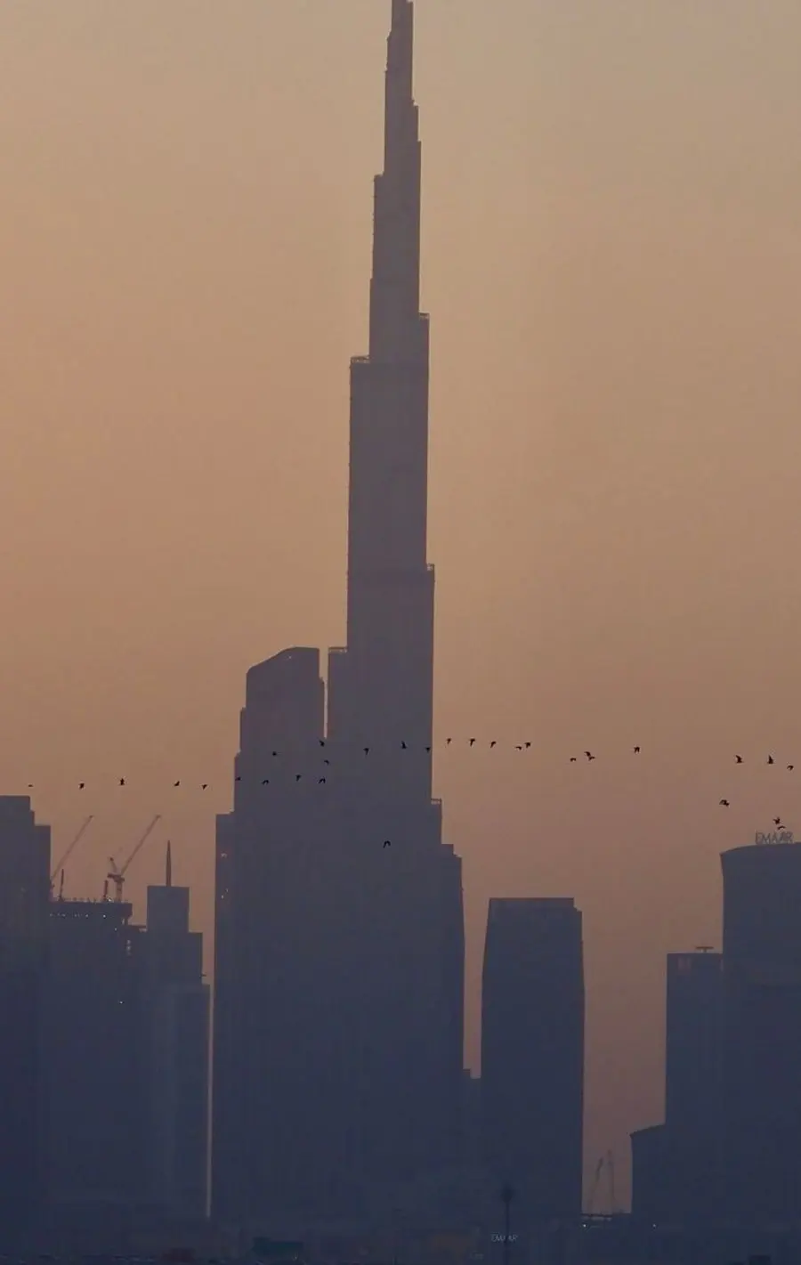 Quyosh botishida Dubay markazi va Burj Khalifa
